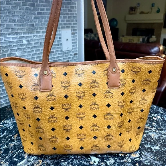 MCM Visetos Liz
Shopper Tote
Croc Embossed Limited edition - Picture 3 of 16